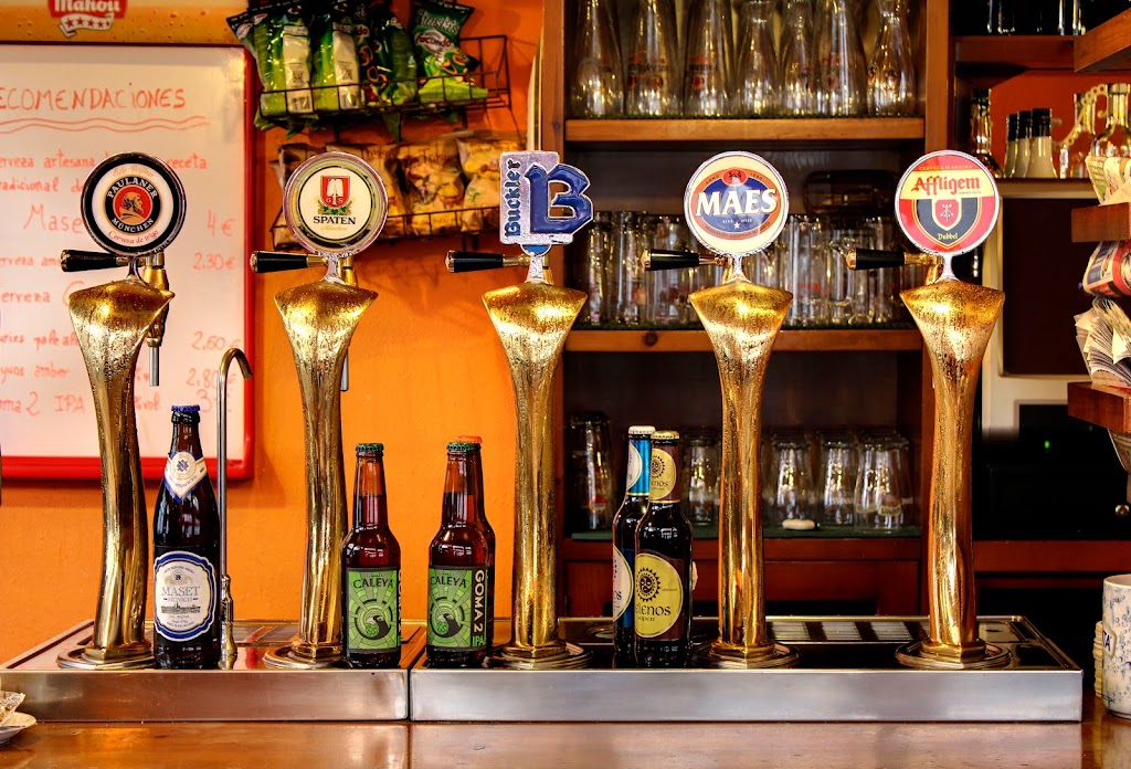 Cerveceria Cafeteria El Rey — Comida y bebida