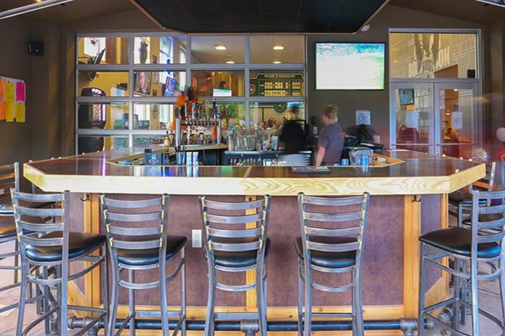  Headquarters Bar & Restaurant