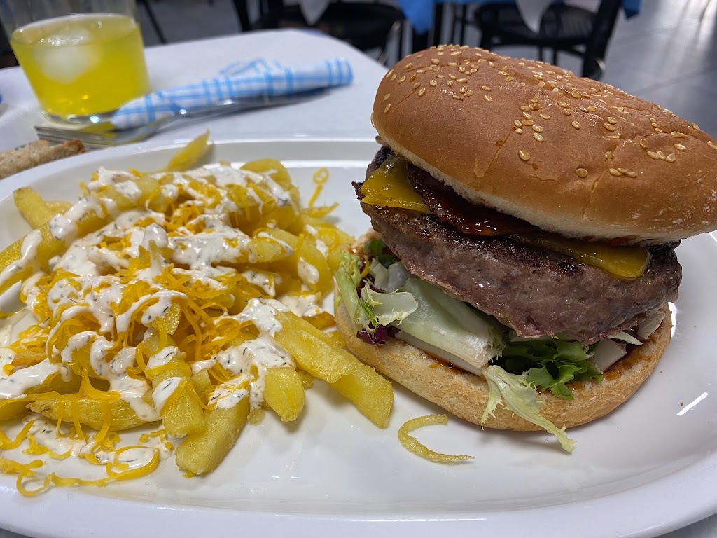 Sabores Bar Taperia — Comida y bebida