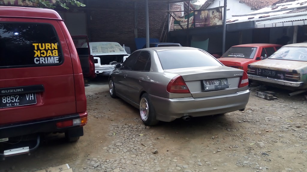 Adhi Bengkel Mobil
