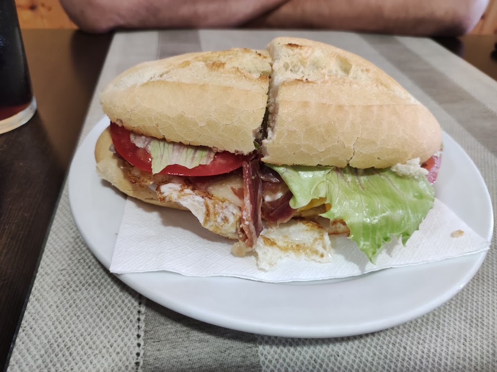Restaurante El Tardon — Comida y bebida