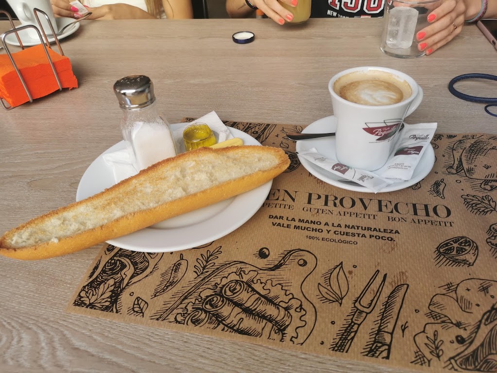 Bar Cafeteria 9 de Julio — Comida y bebida