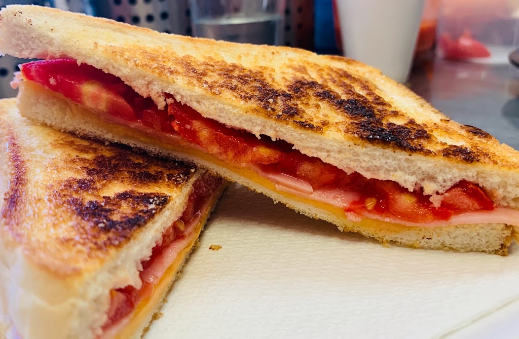 Lilly's Bar — Comida y bebida