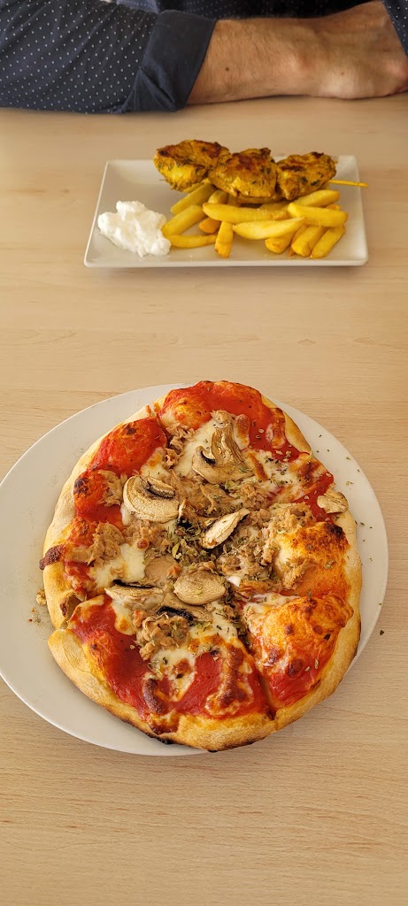 Pizzeria Carmen — Pizza