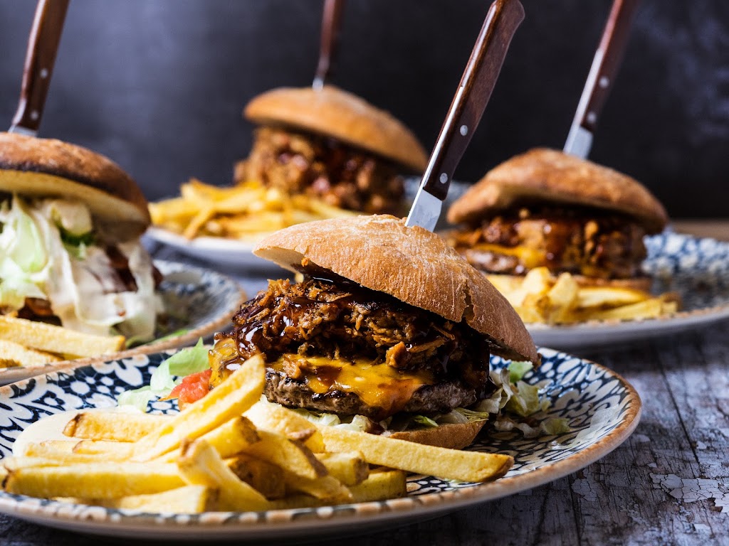 Venecia pizzeria y hamburgueseria — Comida y bebida
