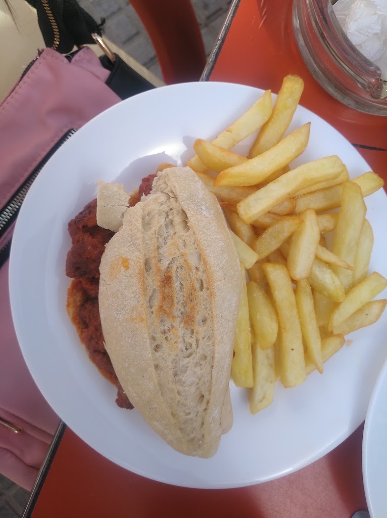 Asociacion de Vecinos "La Polvora" — Comida y bebida