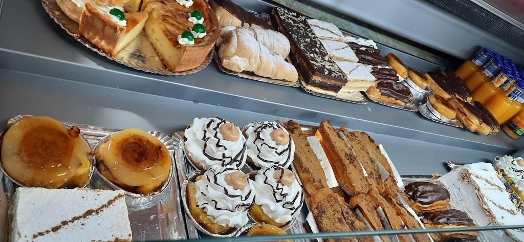 Estacion de Trenes y cafeteria De La Estacion