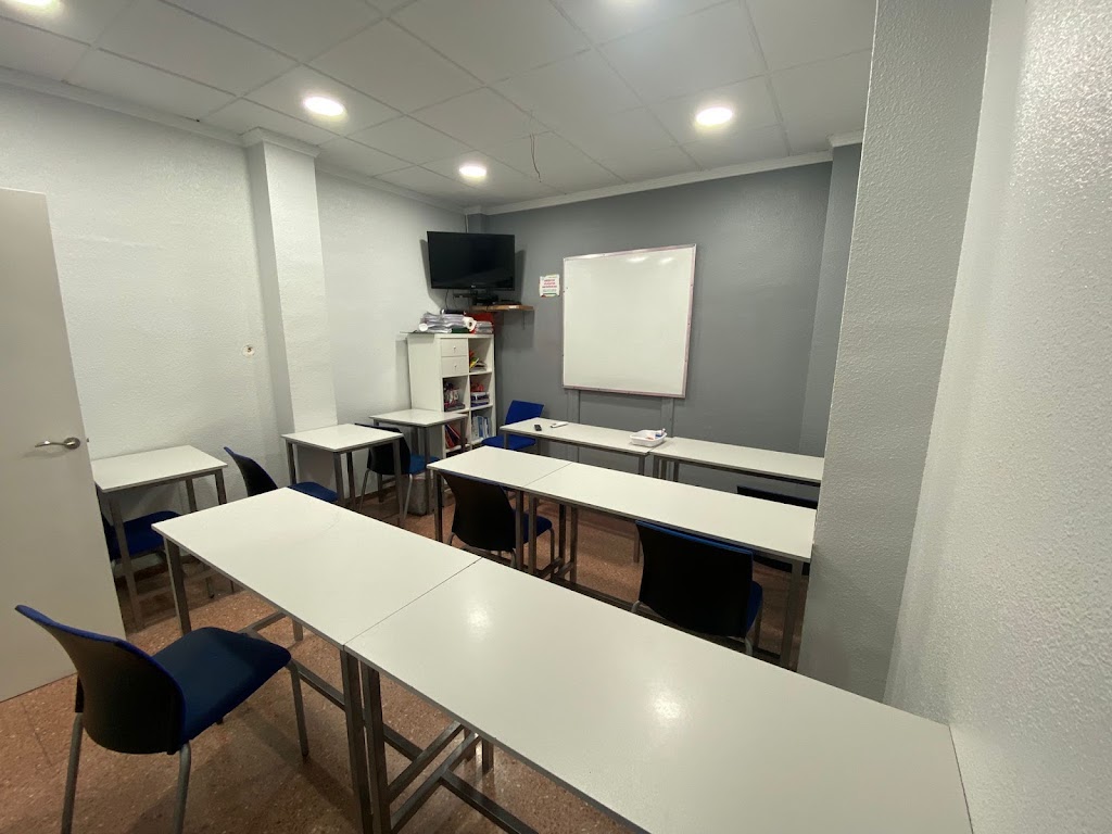 People Idiomas. School of English — Del propietario
