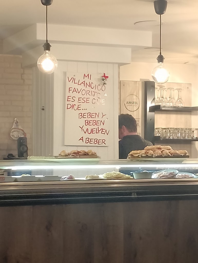 MOURA Cafe Bar — Ambiente