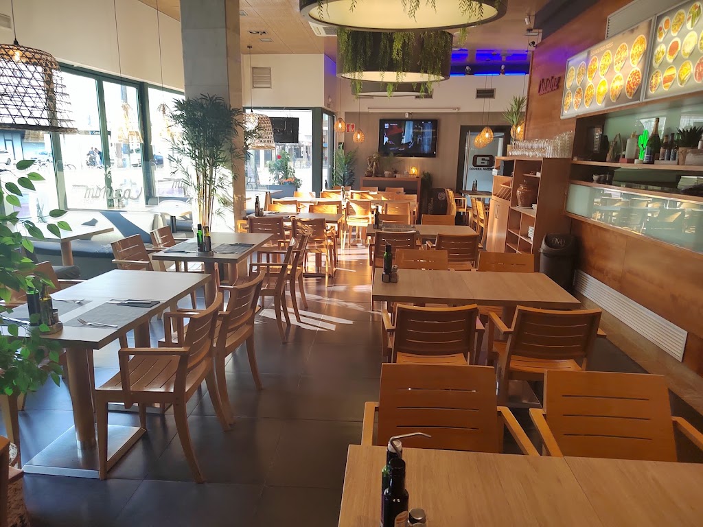 Monica — Ambiente