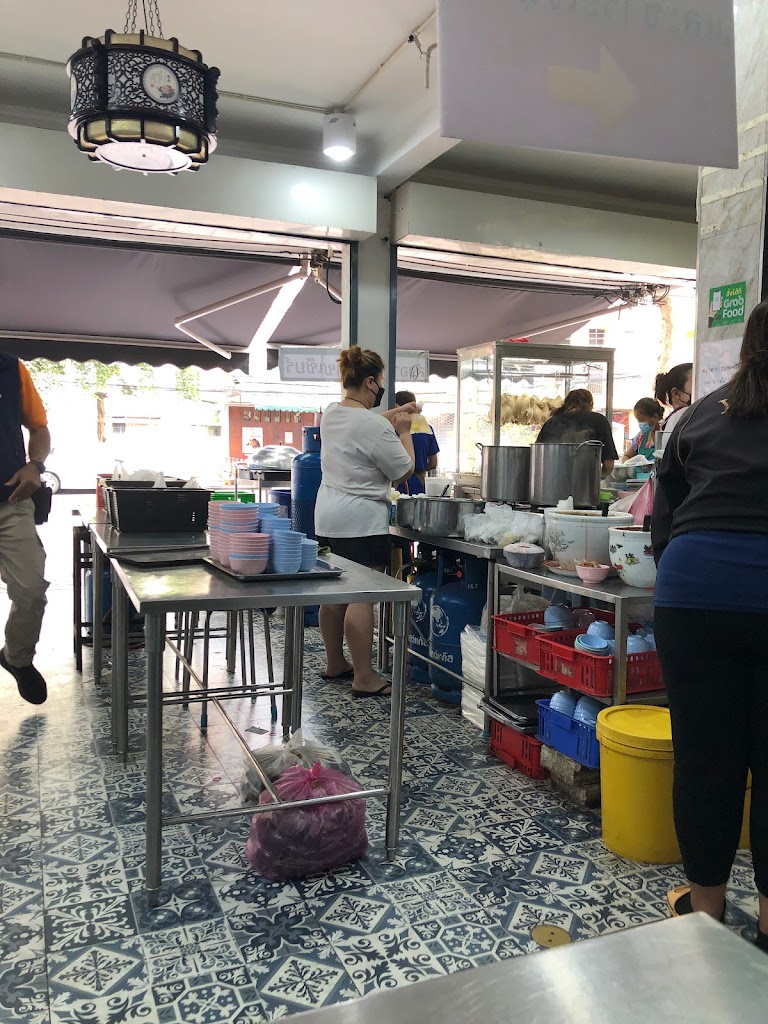 รูปภาพของ ร้านข้าวมันไก่เจ็กเม้ง ตรงข้ามโรงเรียนสีตบุตร