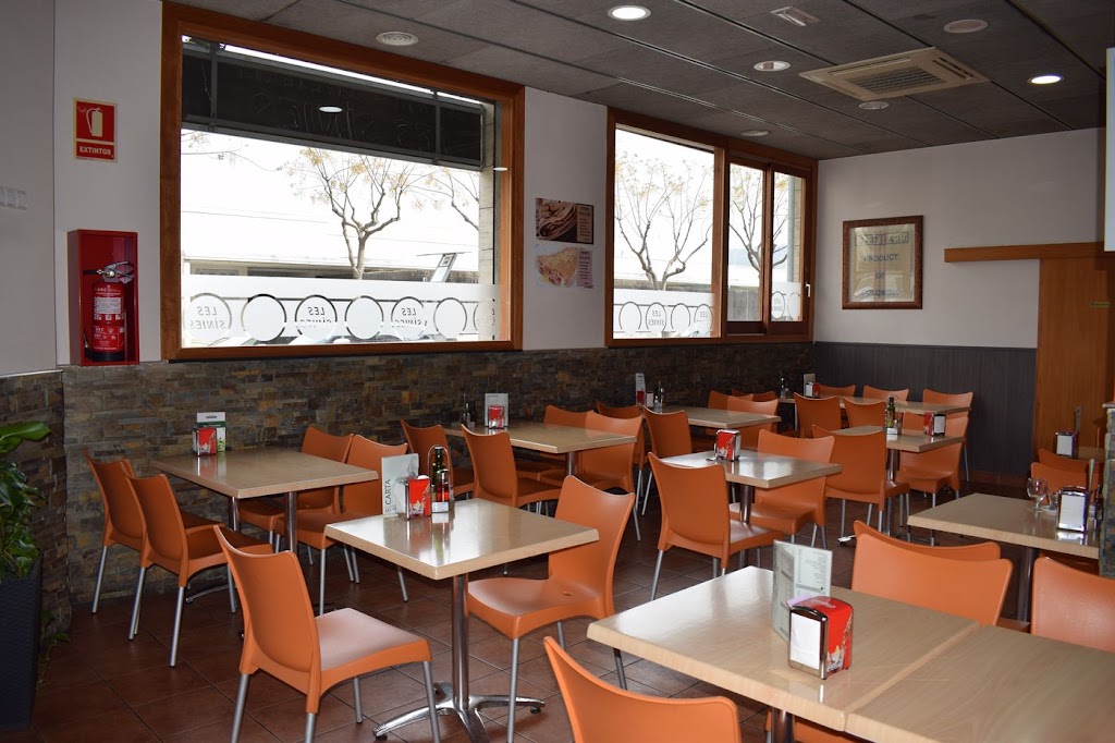 Granja Cafeteria Les sinies — Ambiente
