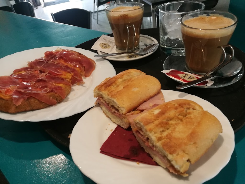 Cafeteria Santos — Comida y bebida