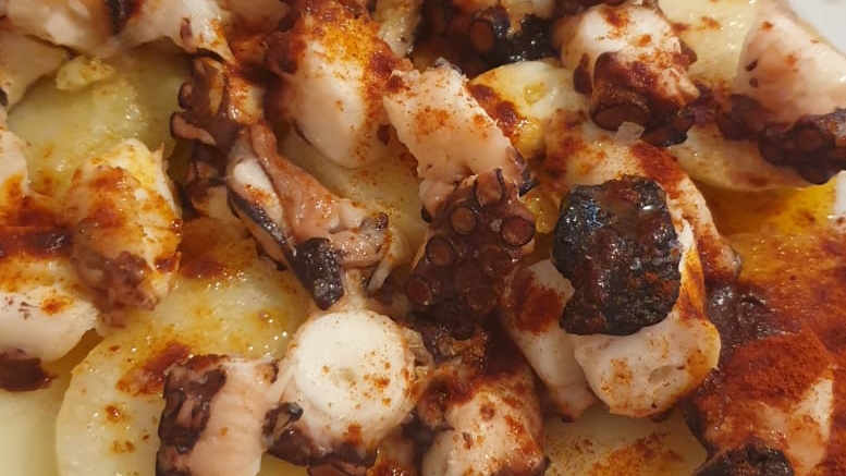 Restaurant La Barrica — Comida y bebida