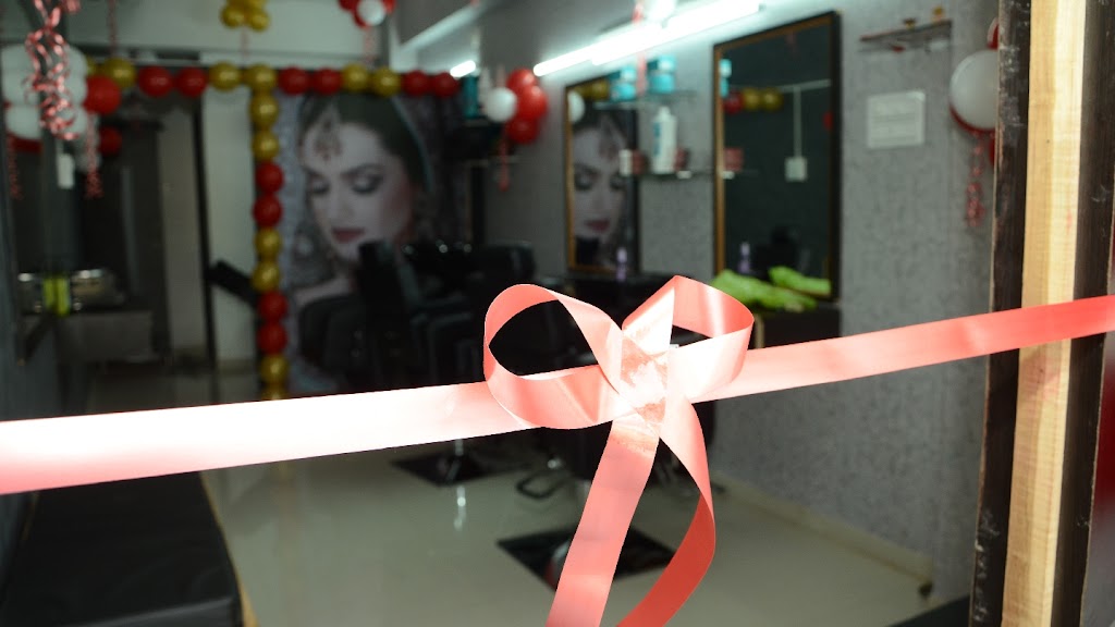 Iconic The Salon Best Beauty Parlour Salon Makeup Artist Hair Extension