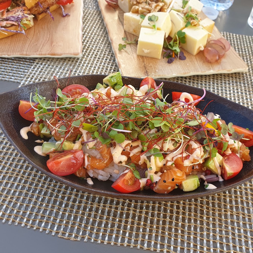 Eden pool bar — Comida y bebida