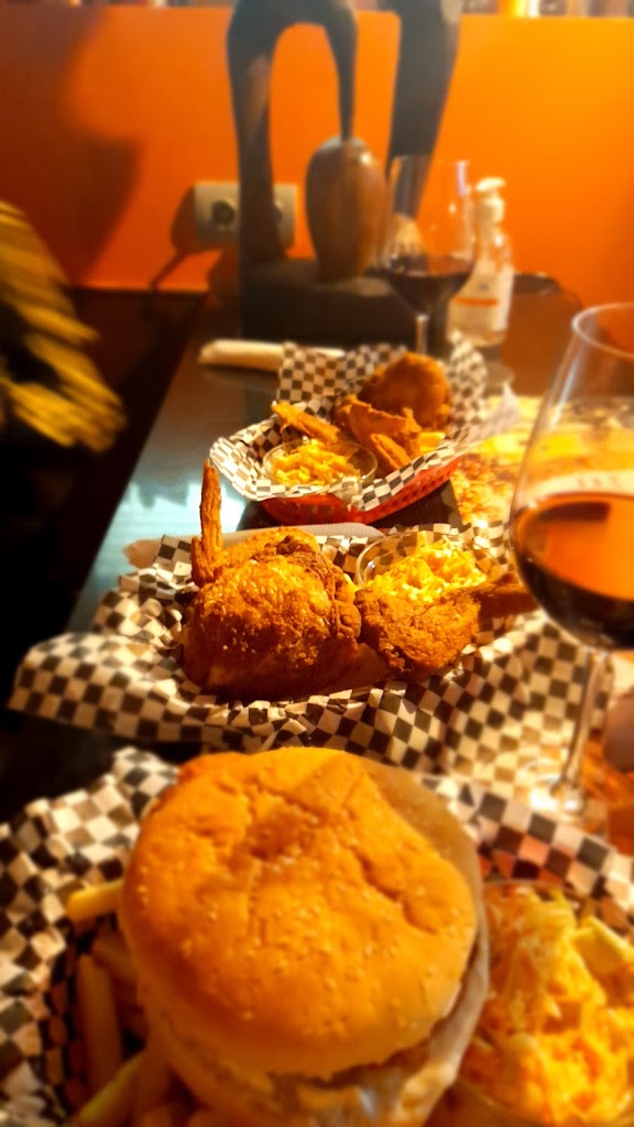 DEAD MONKEY BAR — Comida y bebida