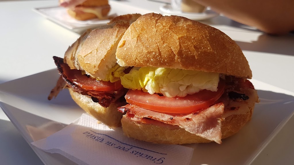 El Rancho — Comida y bebida