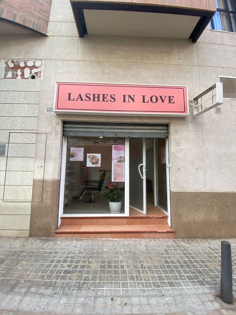 Lashes in love