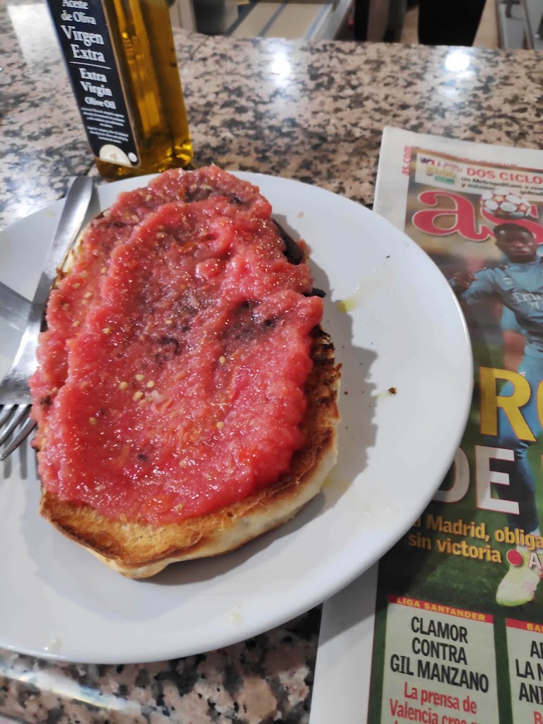 Cafe-bar Casa Andres — Comida y bebida