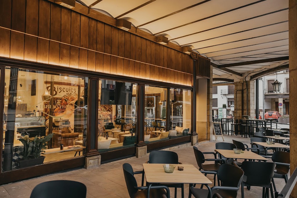 La Biblioteca 96 Cafeteria — Ambiente