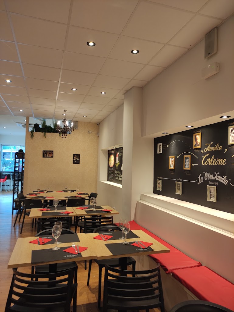 La Cosa Nostra Ristorante Pizzeria — Ambiente
