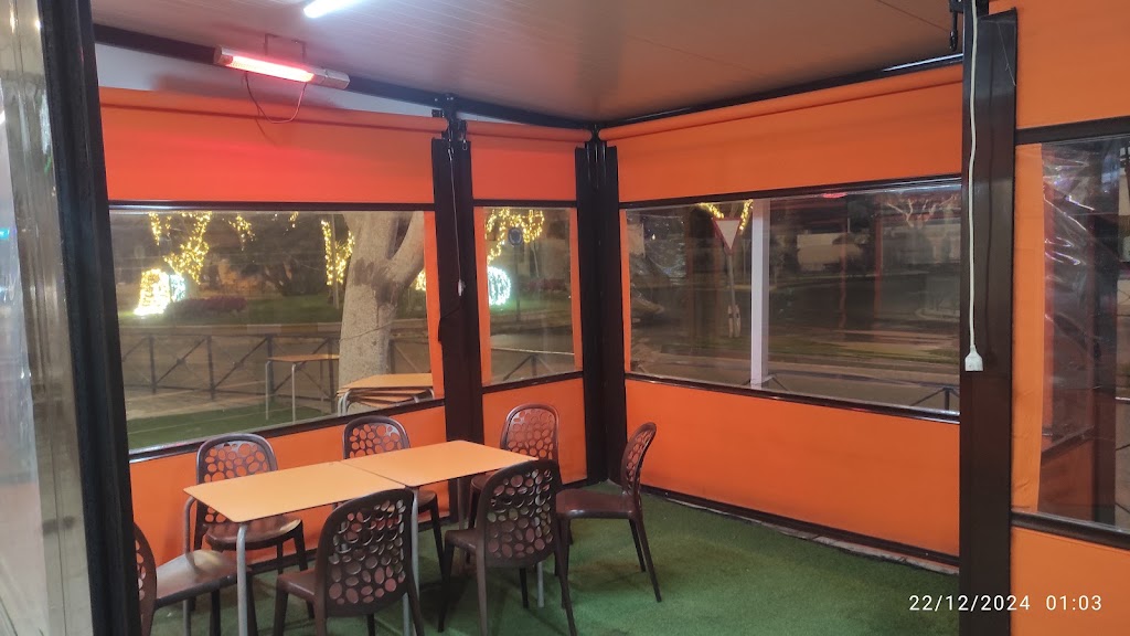 Rico Burguer San Isidro — Ambiente