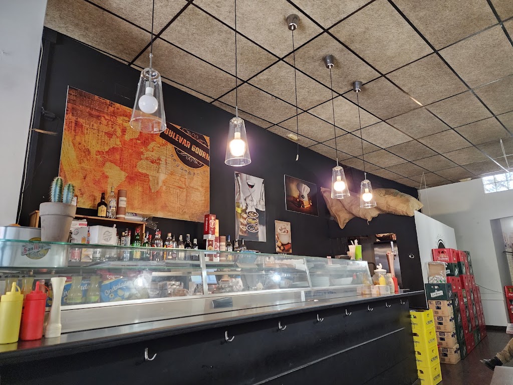 Bulevar Gourmet Cafe/Bar — Ambiente
