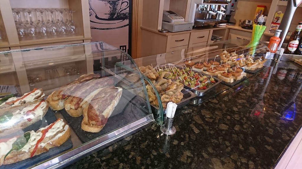 Cascajo Cafe-Bar — Comida y bebida