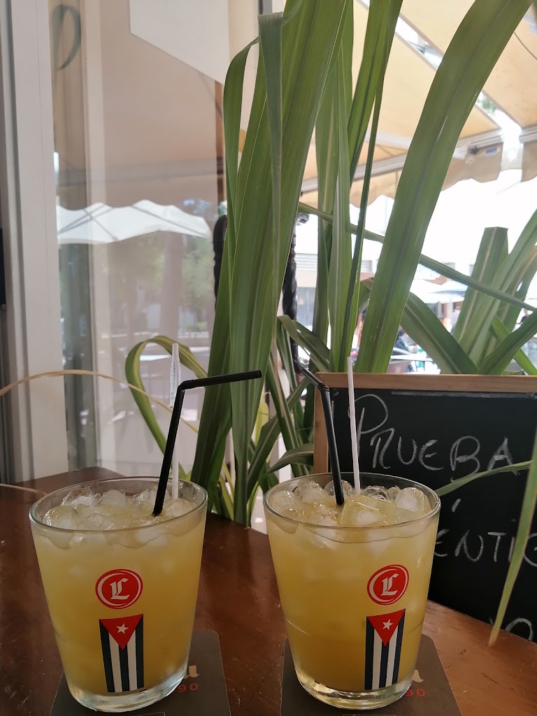 Cafeson Restaurante — Comida y bebida