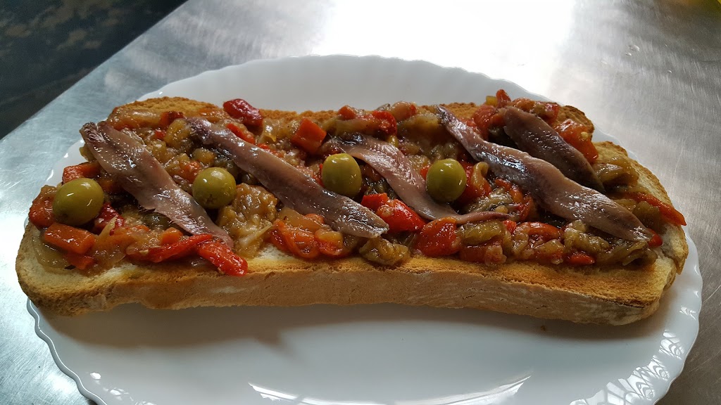 Bar centro aragones de sabadell — Comida y bebida