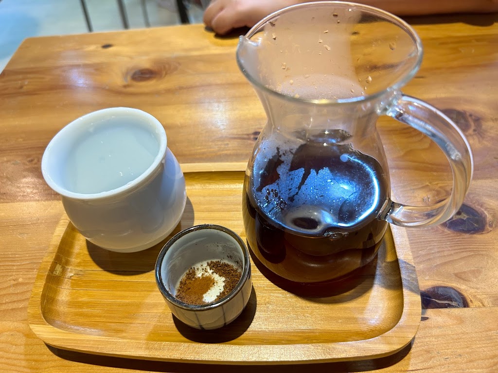 Balance Cafe Shop x Coffee Artisanal Roastery 的照片