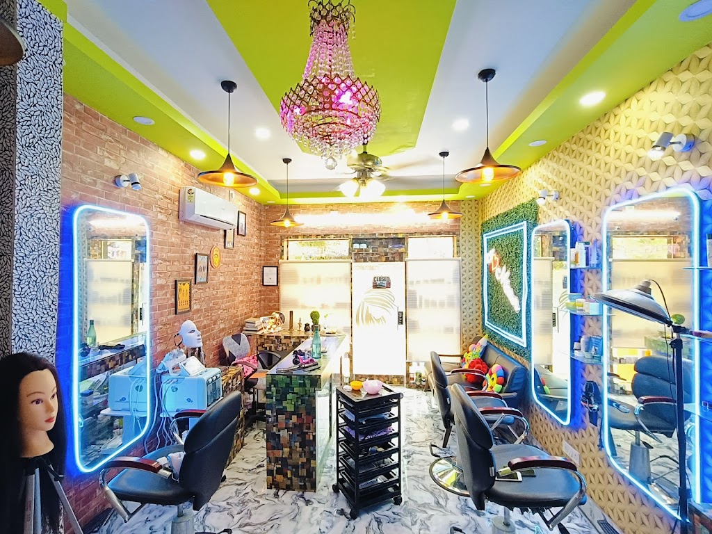 Mirror Ladies Kids Parlour