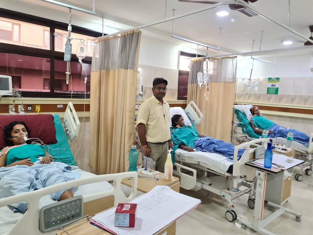 Dr. Dr Atul Kumar Gupta Asha Super Specialty Clinic