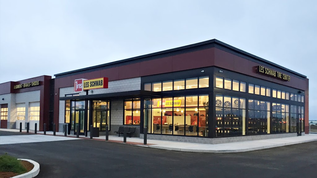 Les Schwab Tire Center in Hollister