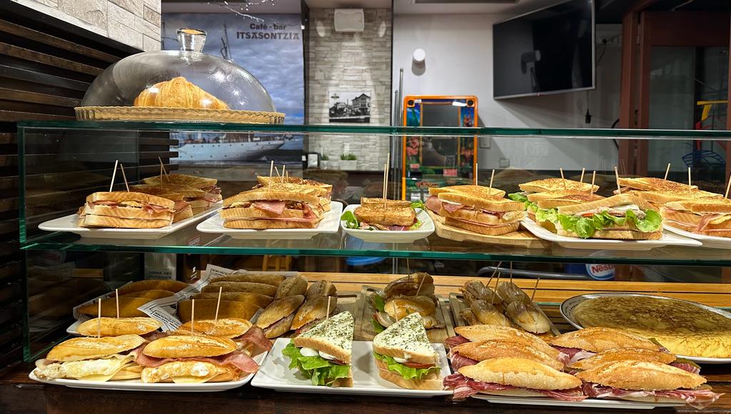 Cafe bar Itsasontzia