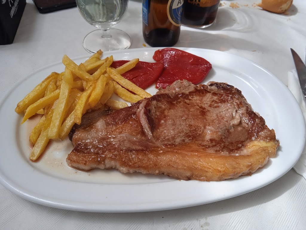 Cafeteria El Riko Pollo — Comida y bebida