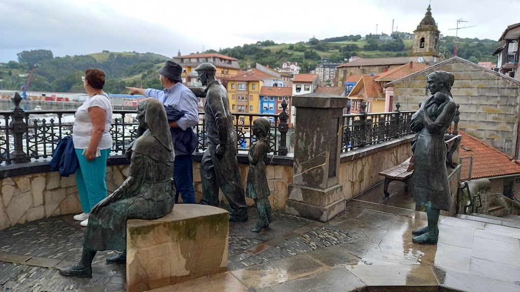 Restaurant Olatu Rabak — Arrantzaleen Monumentua/Monumento a los pescadores
