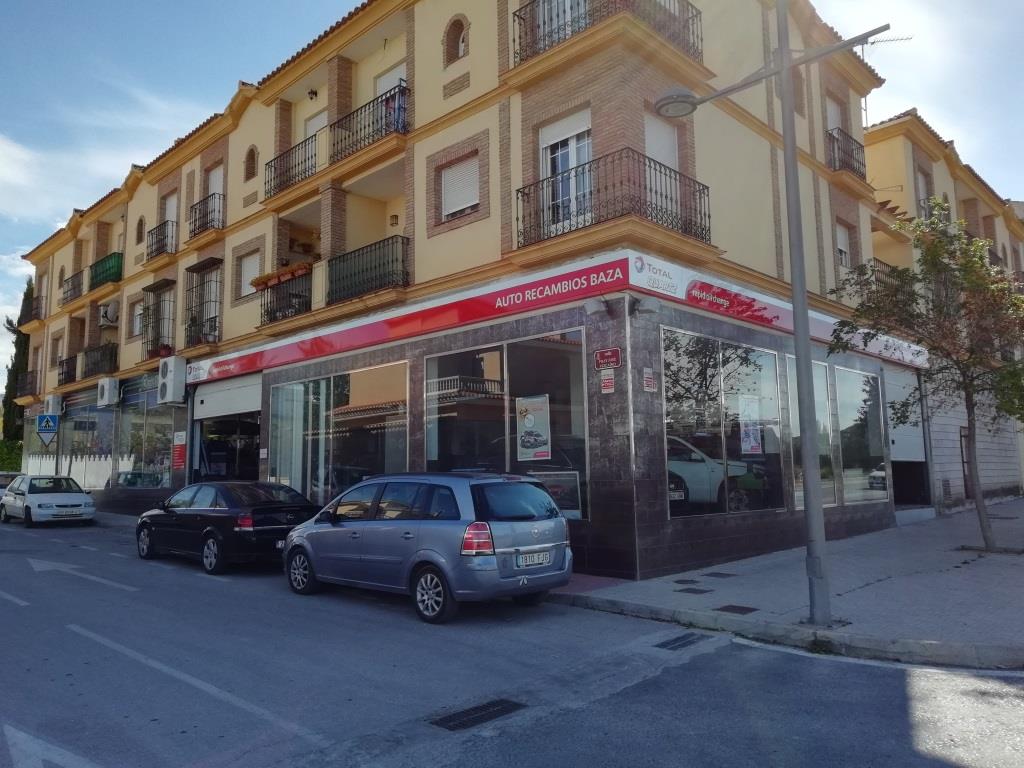 TOTAL RAPID OIL CHANGE AUTO RECAMBIOS BAZA — Del propietario