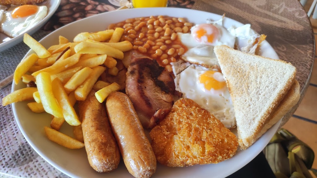 Cappuccino Sport Bar Del Camison — Comida y bebida