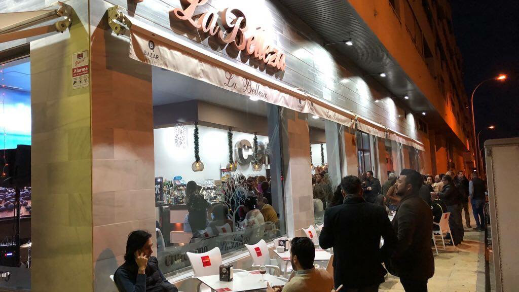 La Belleza Cafe - Bar