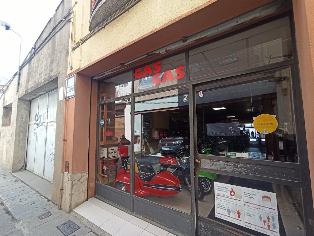 Gas Gas — Exterior