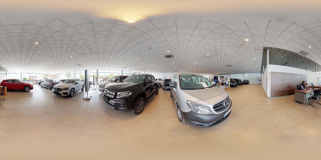 Jaen Distribuidora, S.A. — Hatchback