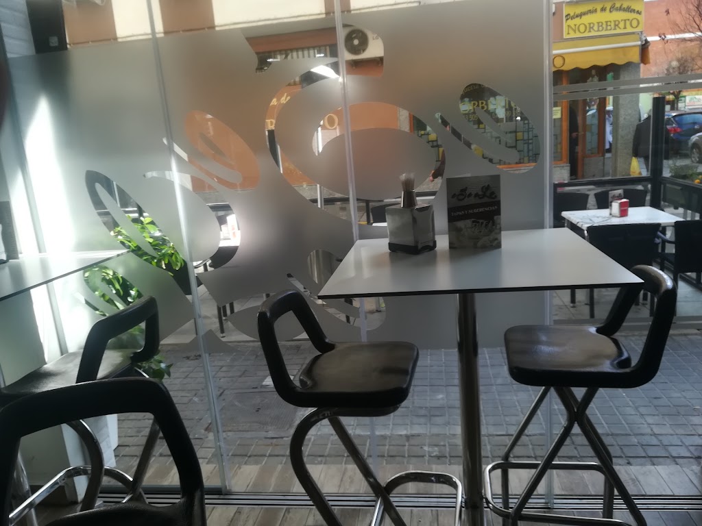 Cafe Bar Restaurante eSe eLe — Ambiente