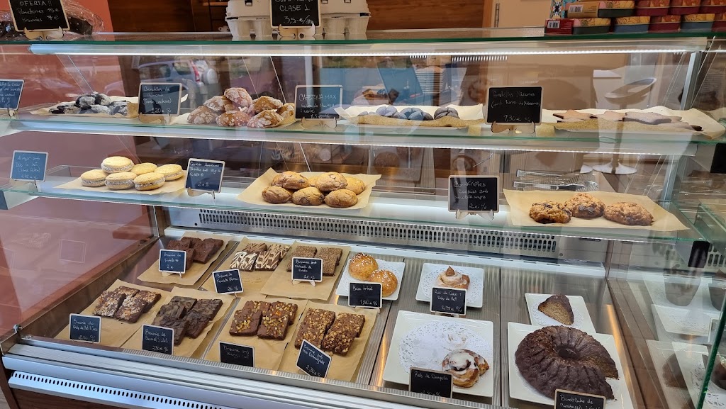 Pastisseria - Cafe - Obrador VERY Dolc Figueres — Horneado
