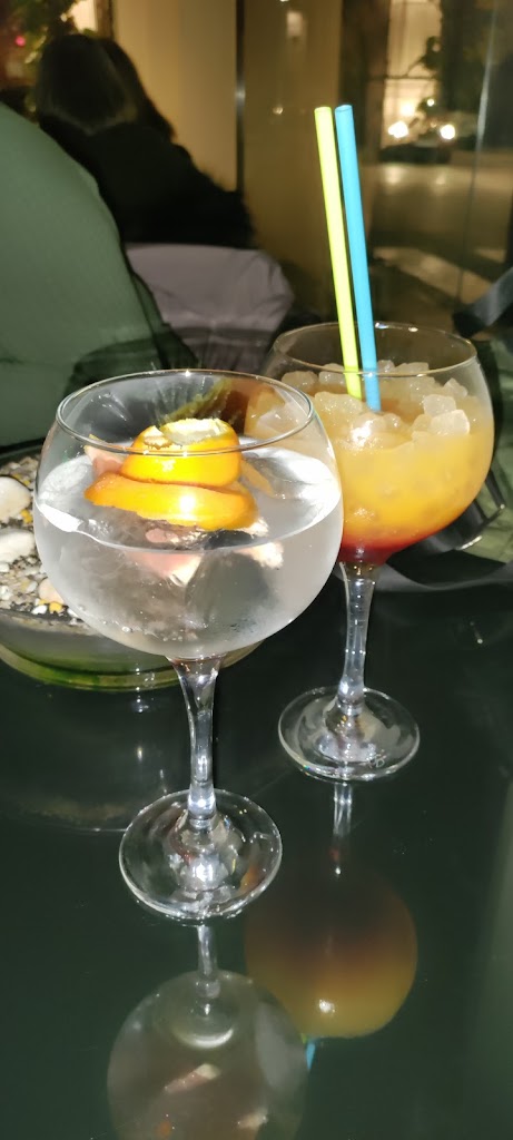 Tabu Bar Cafeteria Cocteleria gin tonic — Mas recientes