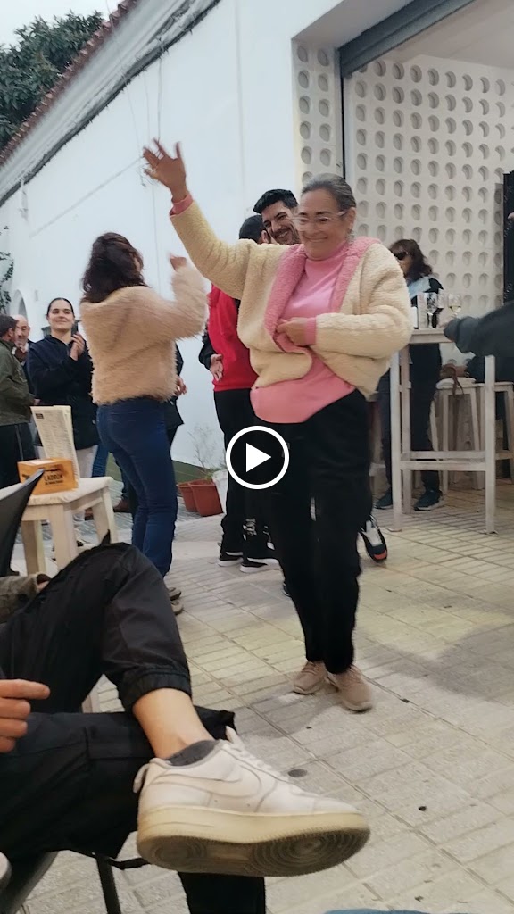 La Escama Cerveceria Taperia — Videos