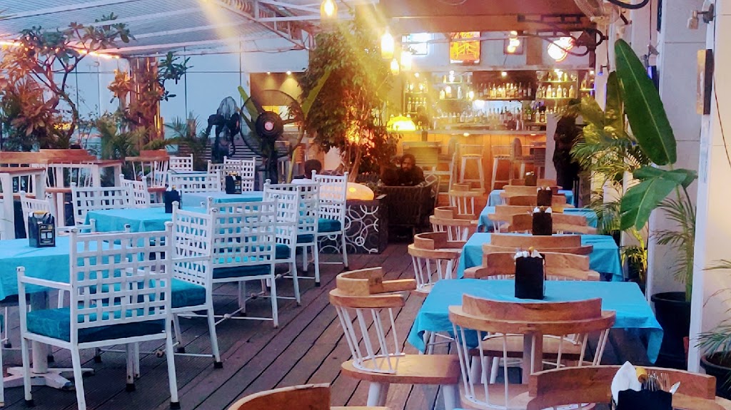 Skye Rooftop By Eternia