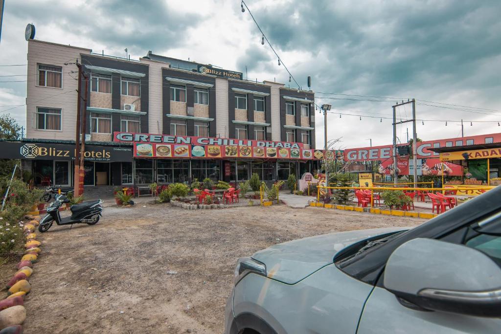 Blizz Stayz Hotel Near Patanjali Yogpeeth