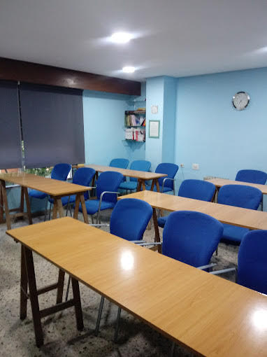 Academia Ucher — Del propietario